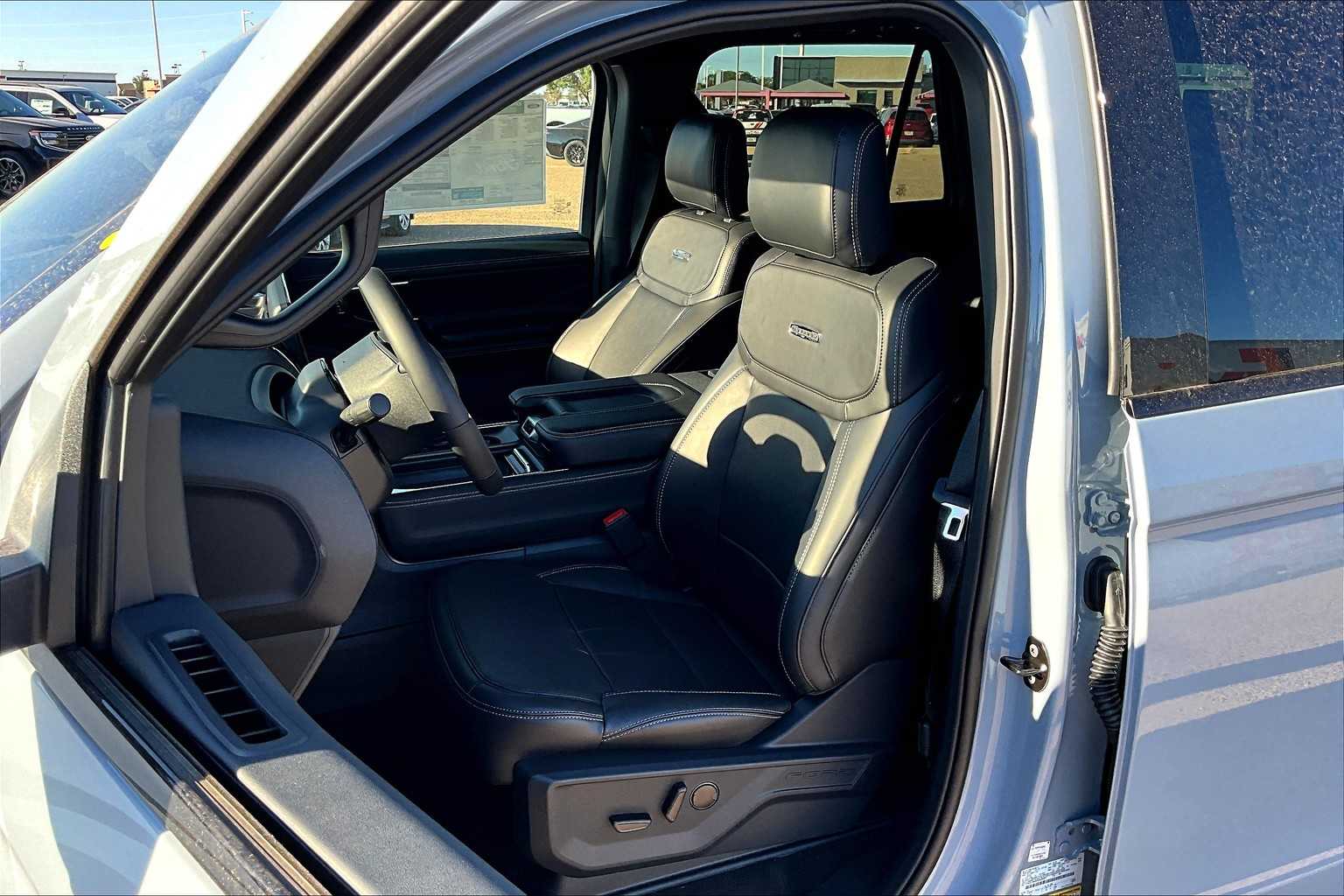2025 Ford Expedition Platinum photo 9