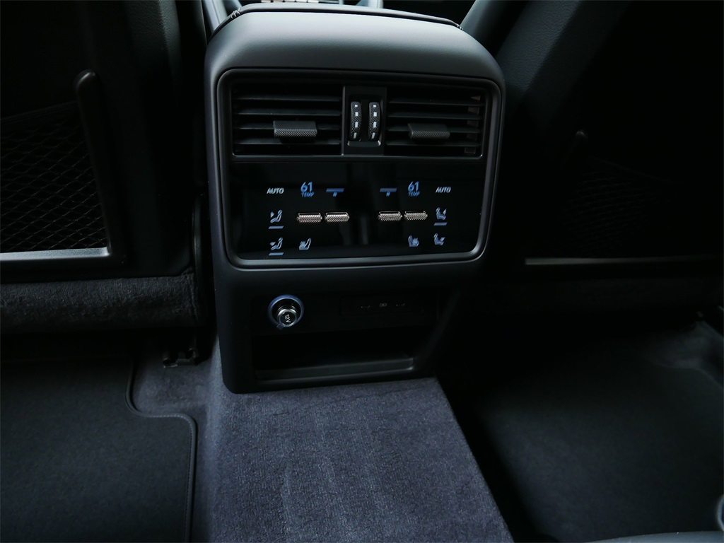 2025 Porsche Cayenne E-Hybrid Turbo photo 15