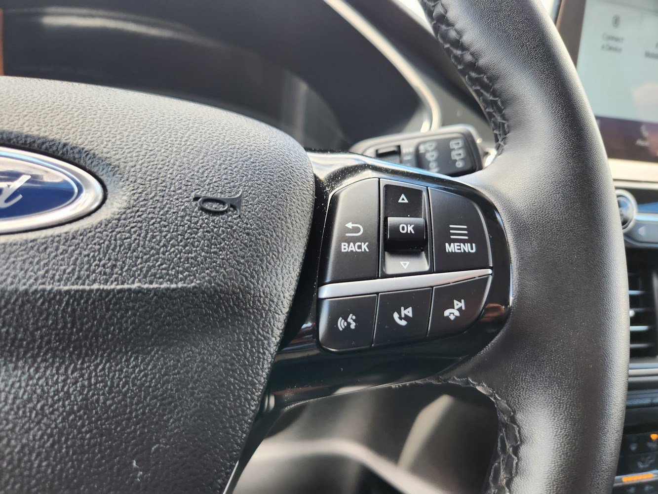 2022 Ford Escape SEL photo 17