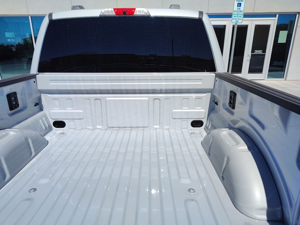 2025 Ford F-150 Lightning photo 16