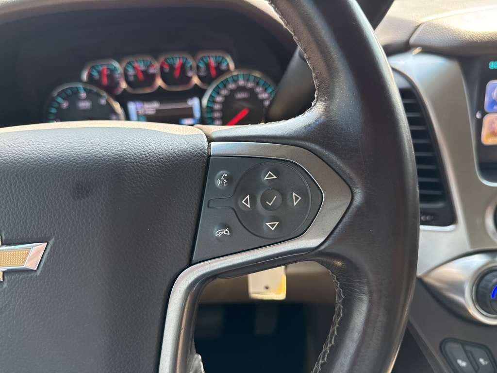 2017 Chevrolet Suburban LT photo 21