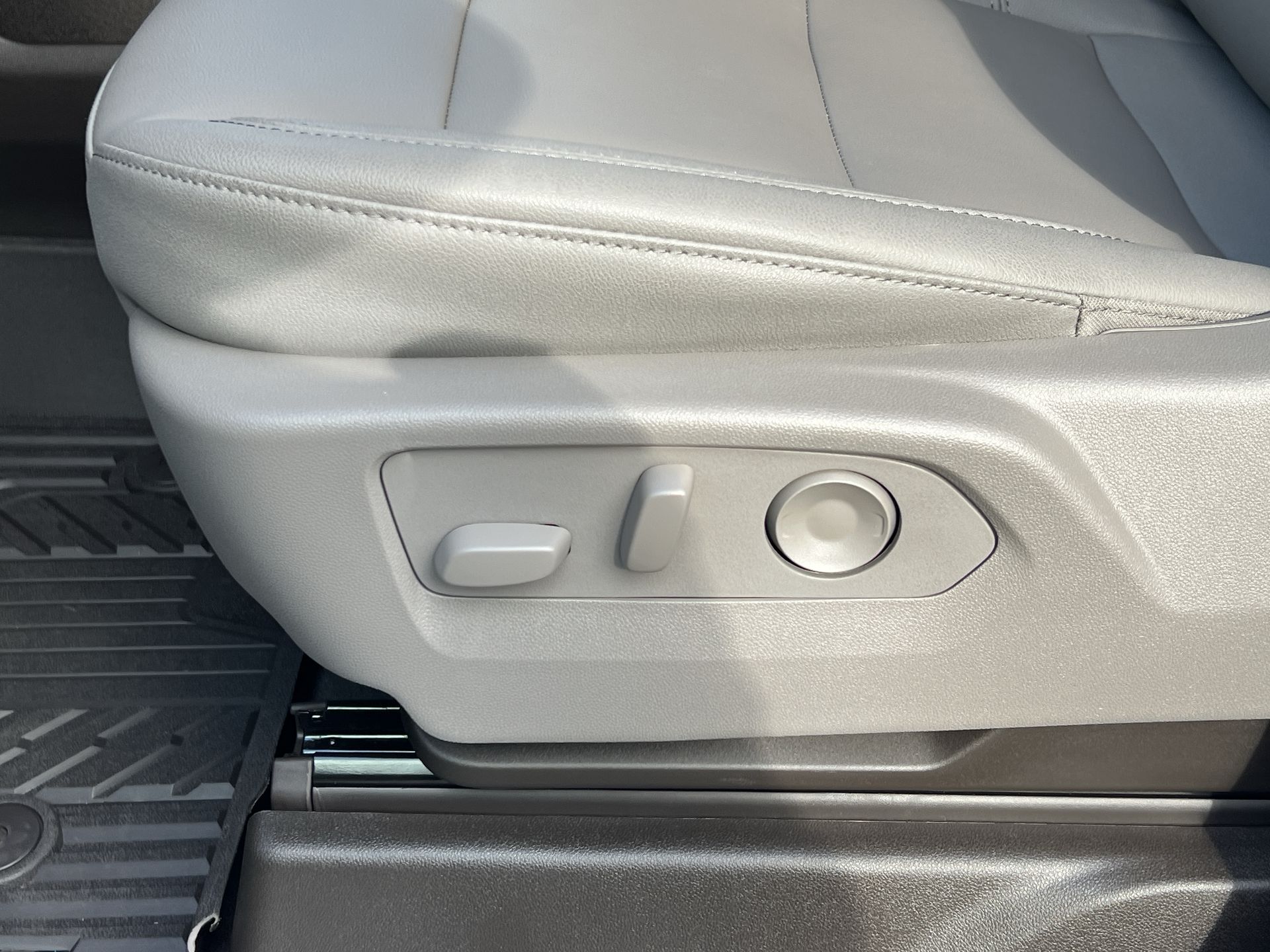 2026 Chevrolet Silverado 1500 LT photo 18