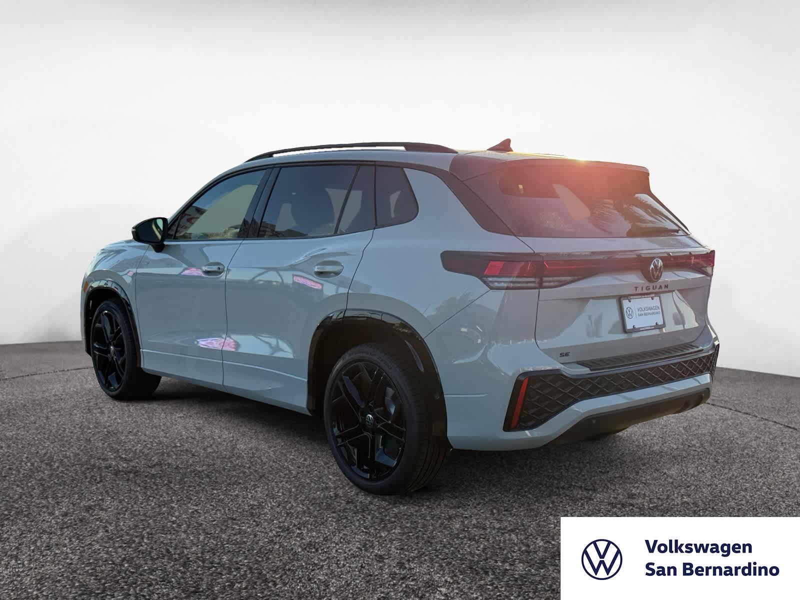 2025 Volkswagen Tiguan SE R-Line Black photo 3