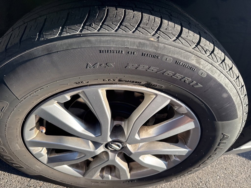 2017 Nissan Rogue SV photo 5