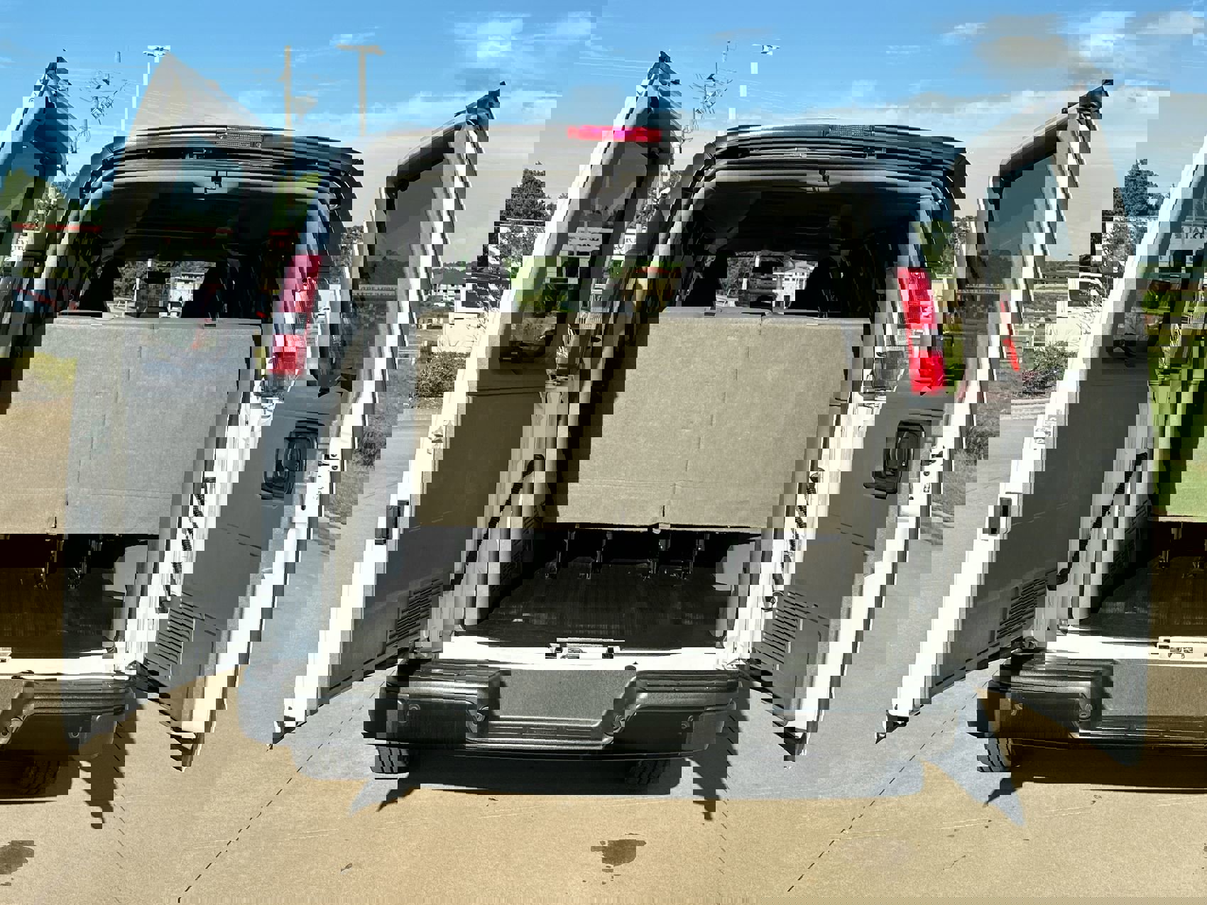 2023 Chevrolet Express Passenger LS photo 20