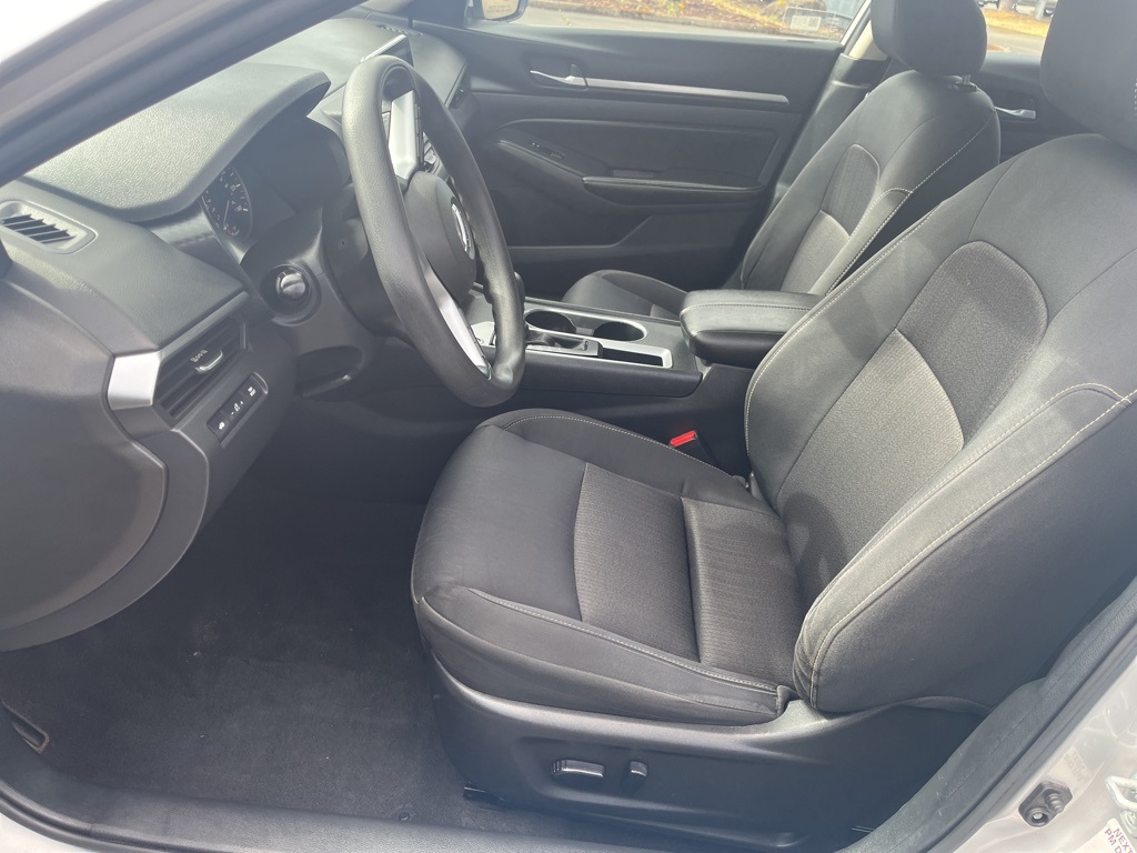 2022 Nissan Altima 2.5 SV photo 9