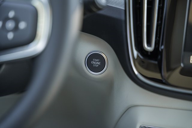 2026 Volvo XC40 Plus photo 23