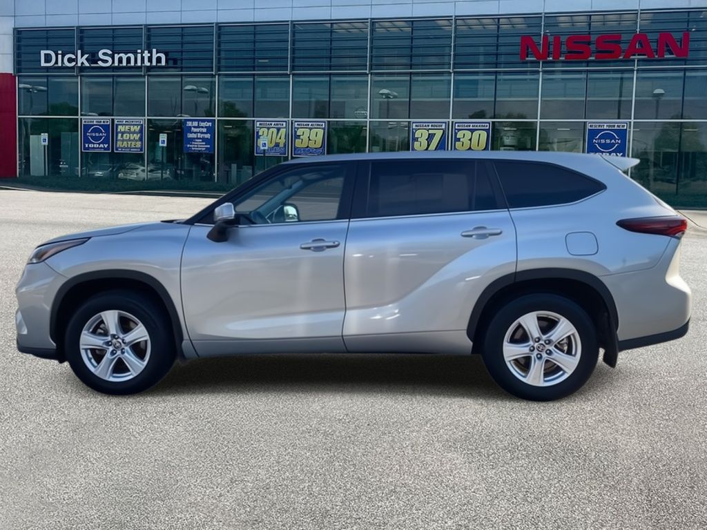 2024 Toyota Highlander XLE photo 6