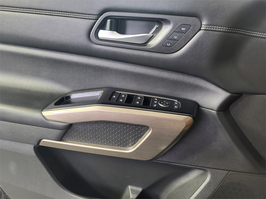 2022 Nissan Pathfinder Platinum photo 7