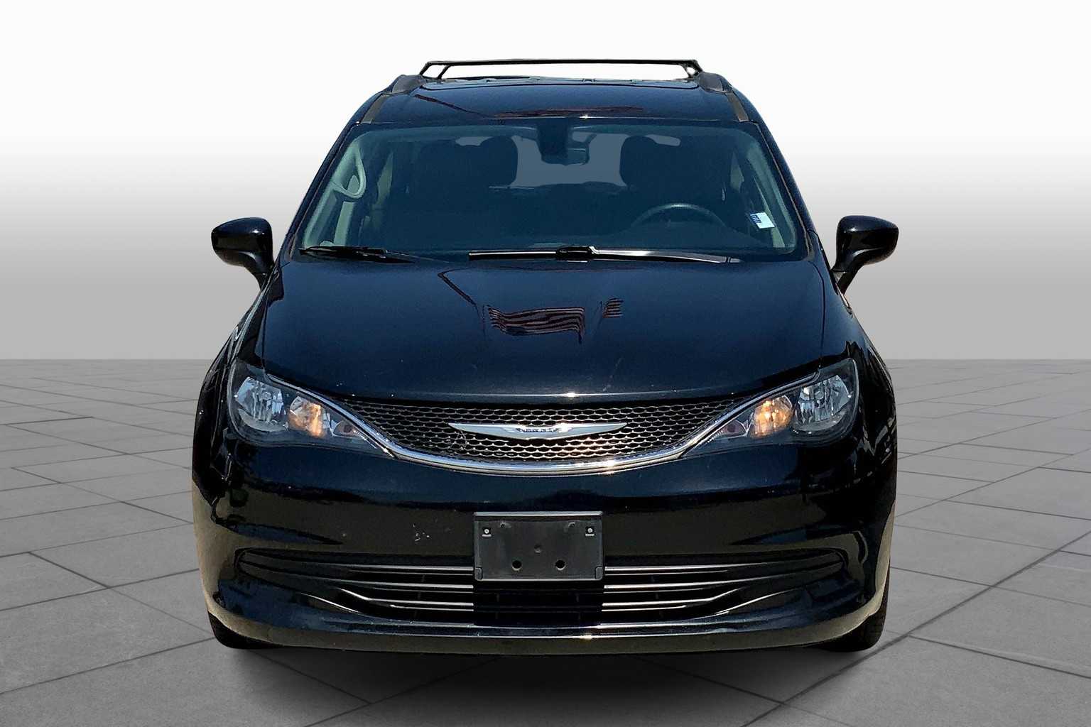 2020 Chrysler Voyager LXi photo 3