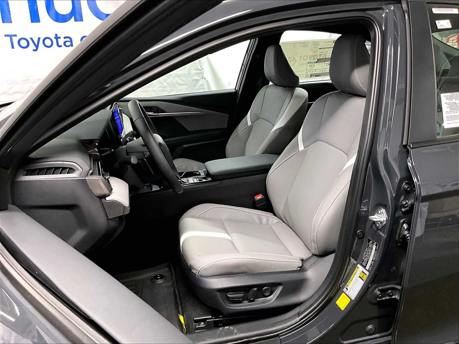2025 Toyota Camry SE photo 10