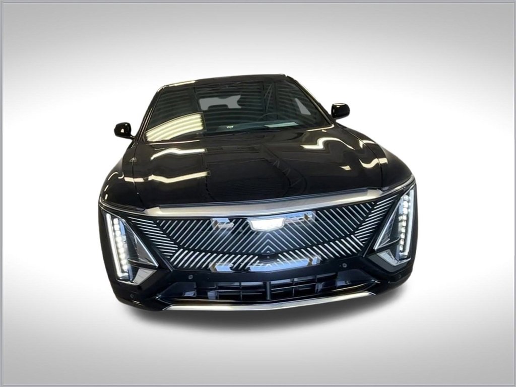 2025 Cadillac Lyriq Luxury photo 3