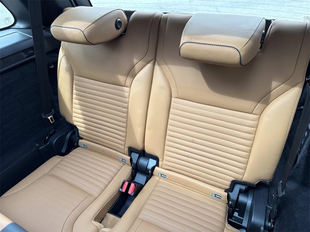 2020 Land Rover Discovery HSE photo 11