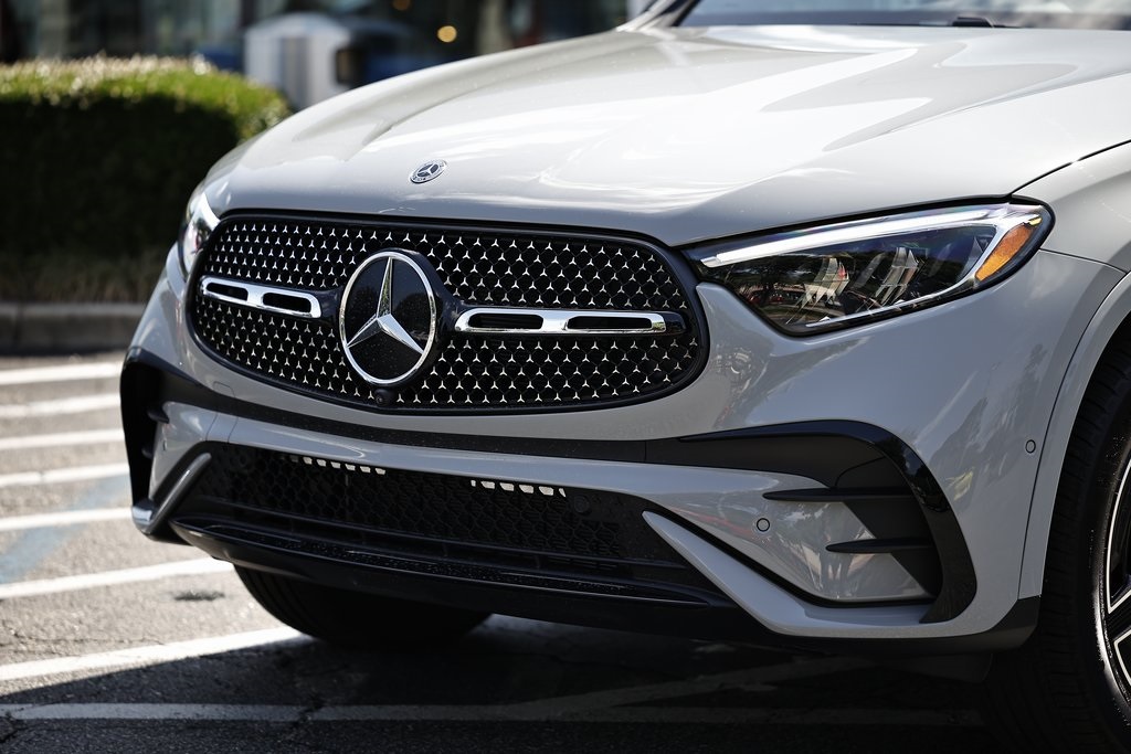 2025 Mercedes Benz GLC 300 4MATIC photo 2
