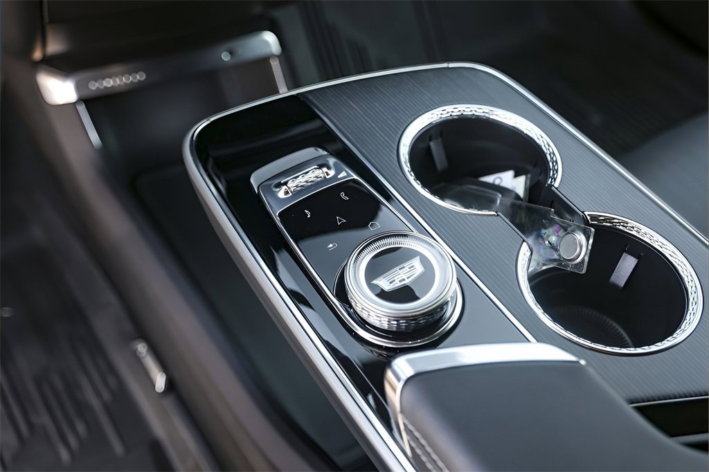 2024 Cadillac Lyriq Luxury photo 17