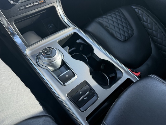 2024 Ford Edge Titanium photo 8