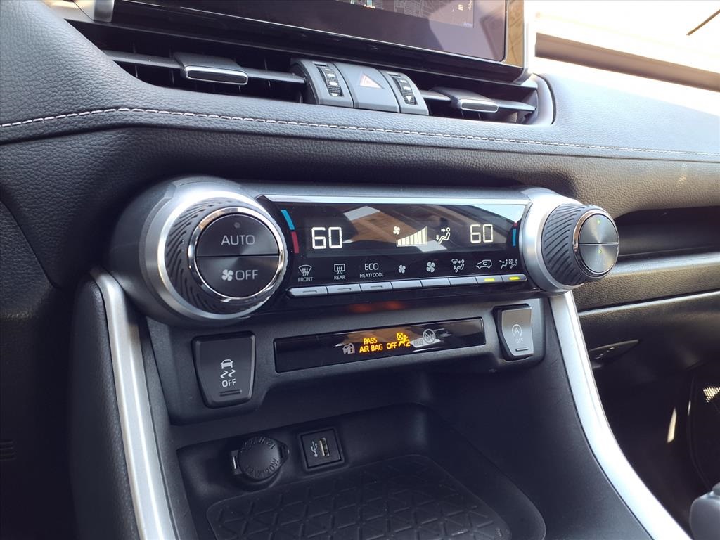 2023 Toyota RAV4 XLE Premium photo 18