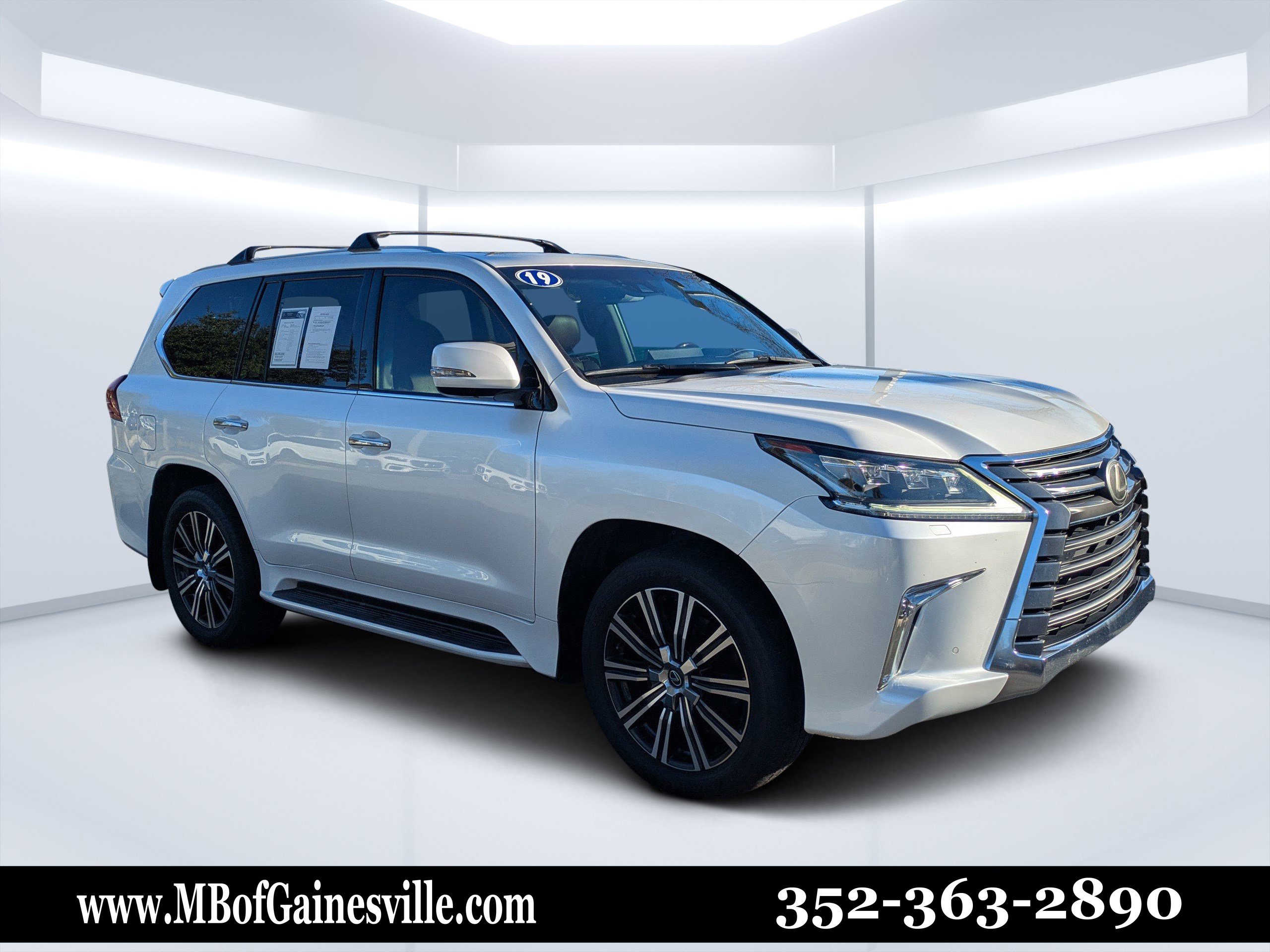 2019 Lexus LX 570's photo
