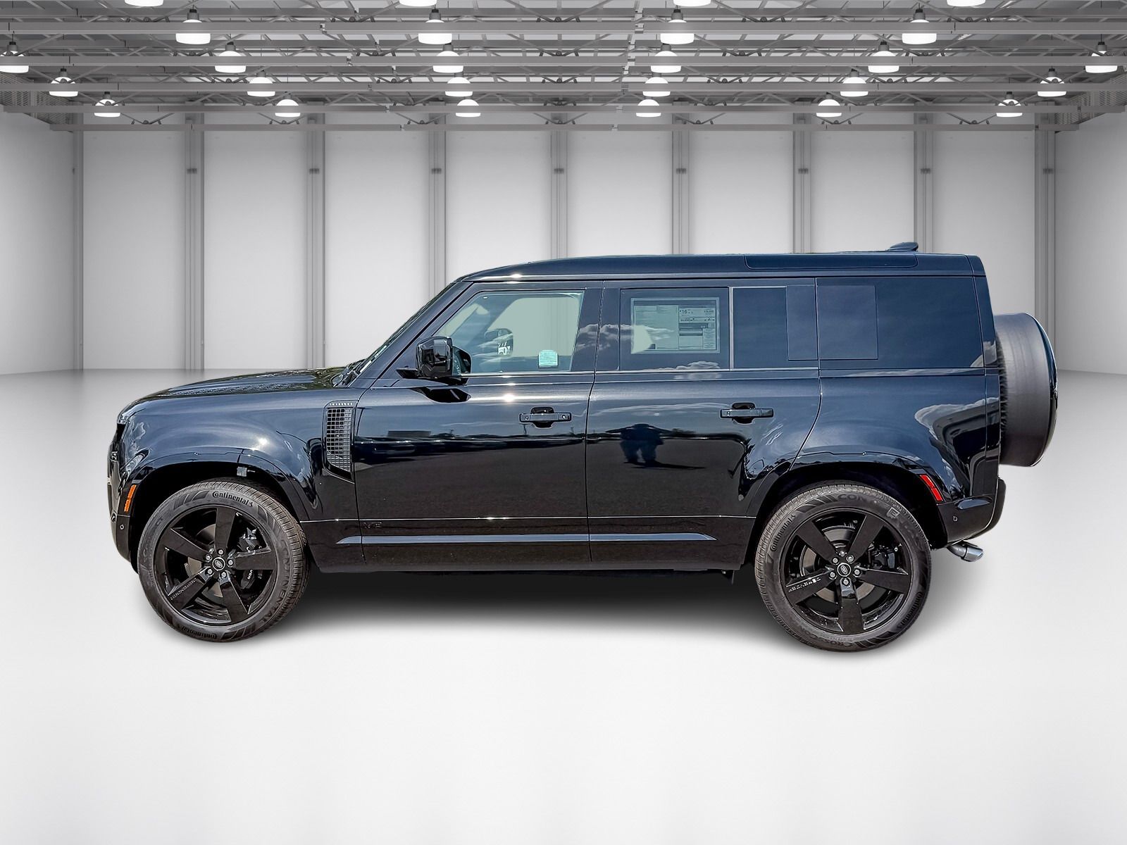 2025 Land Rover Defender 110 V8 photo 2