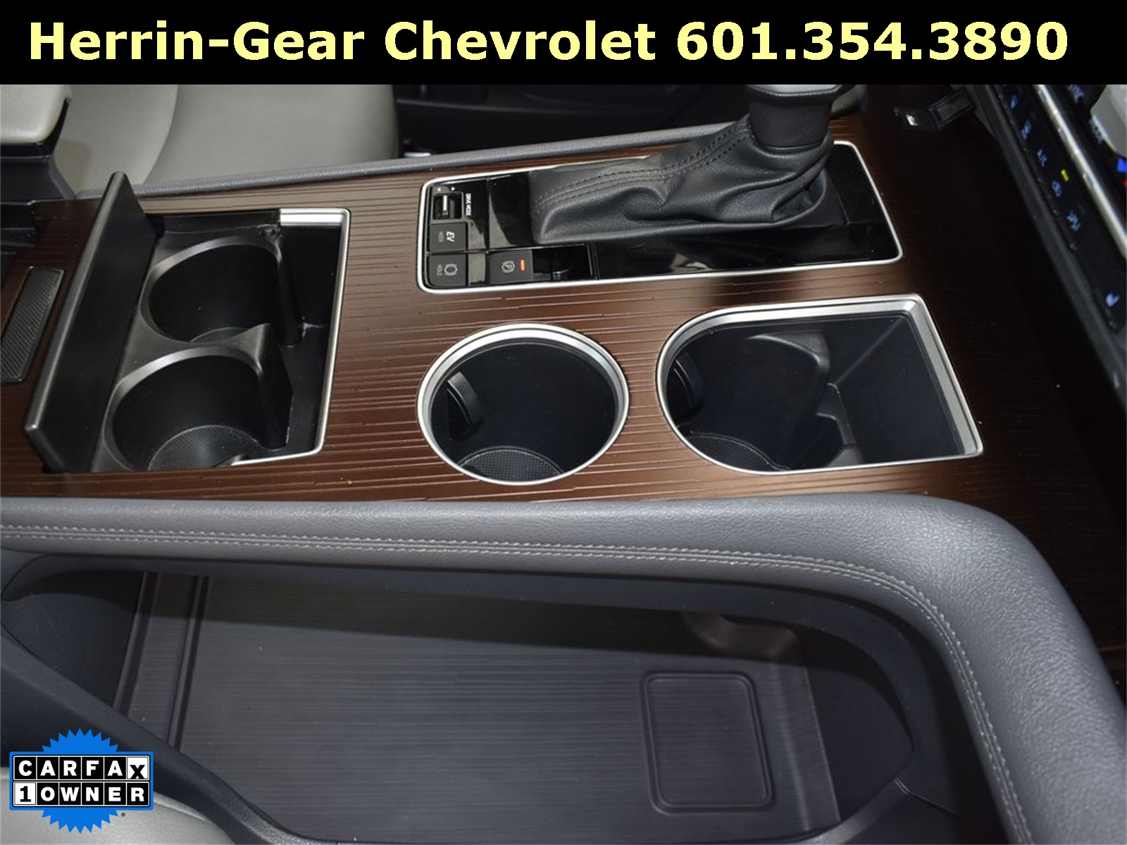 2023 Toyota Sienna XLE photo 25