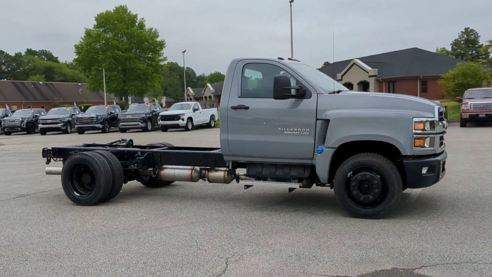2024 Chevrolet Silverado 5500HD Work Truck photo 3