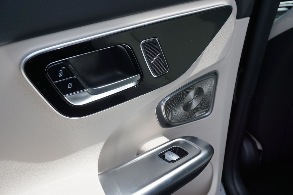 2025 Mercedes Benz C 300 4MATIC photo 40