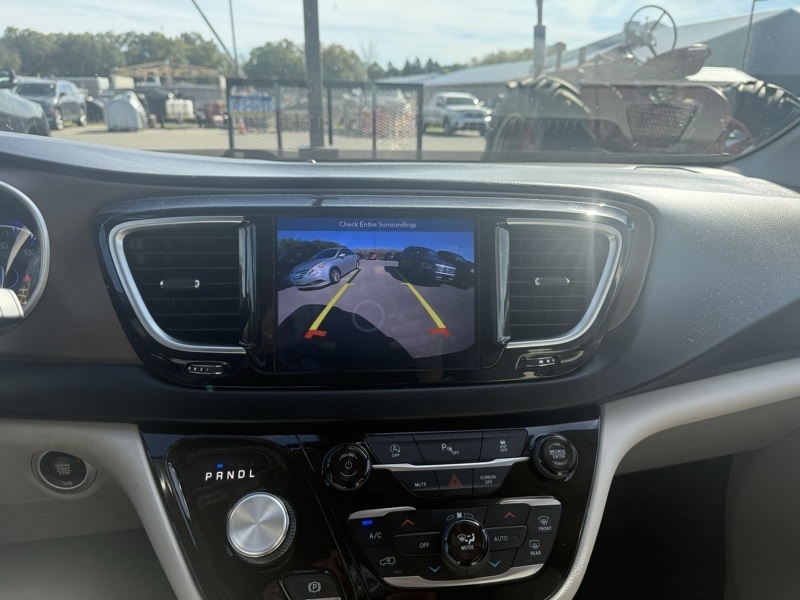 2018 Chrysler Pacifica Touring Plus photo 14
