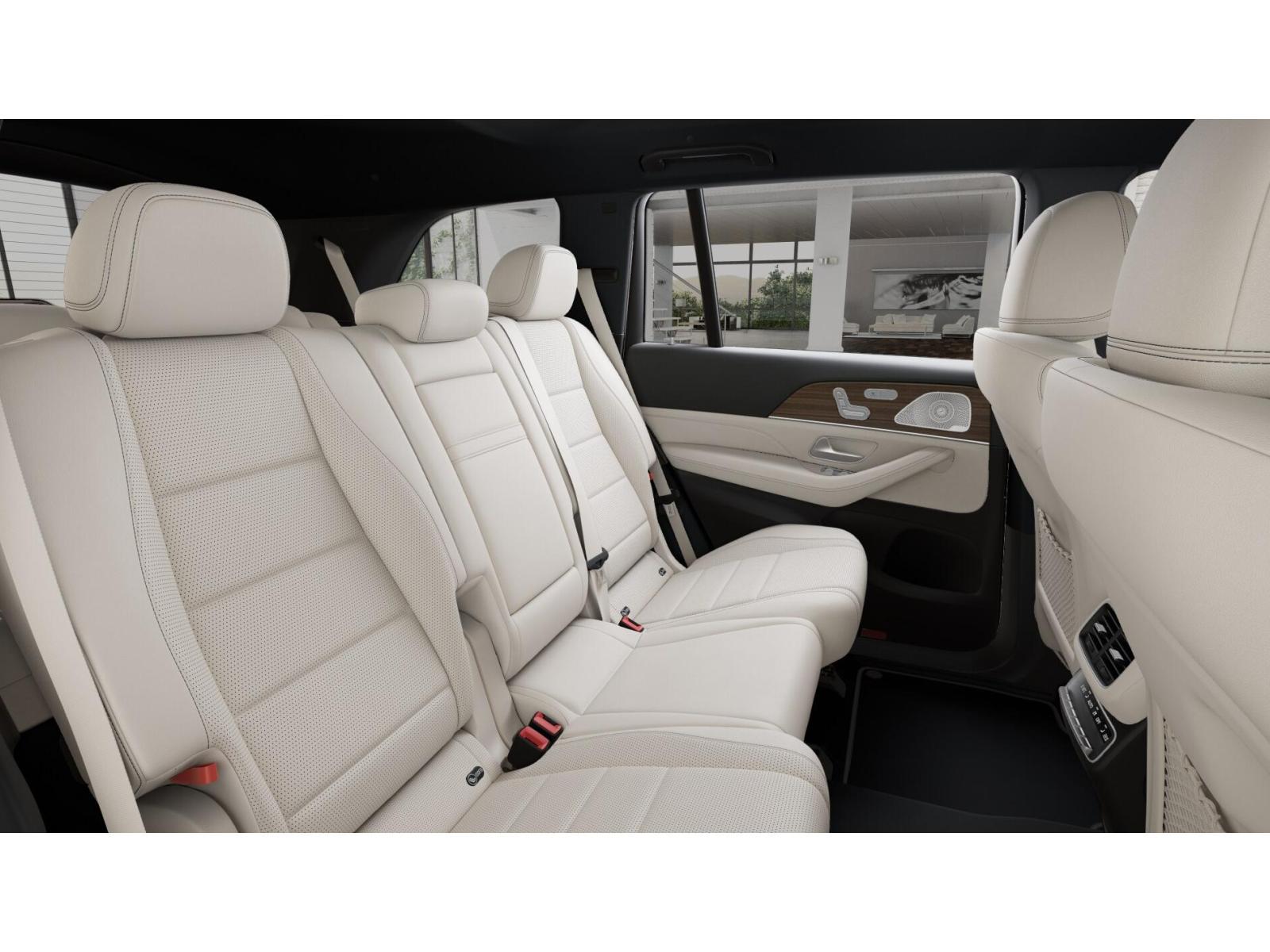 2026 Mercedes Benz GLS 450 4MATIC photo 4