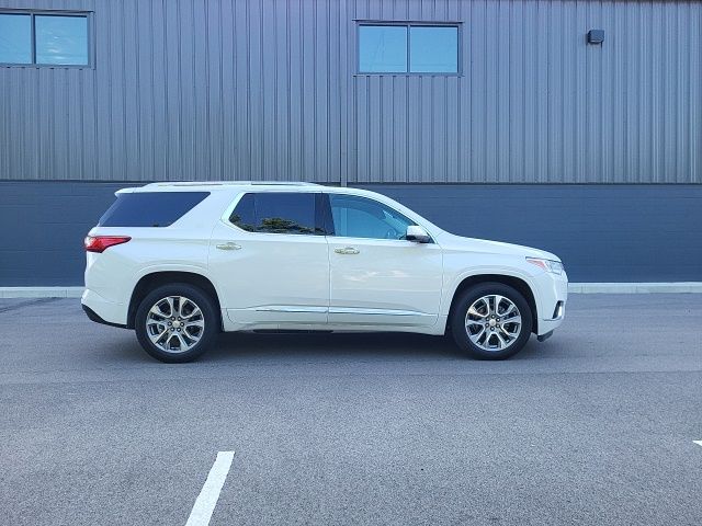 2021 Chevrolet Traverse Premier photo 2