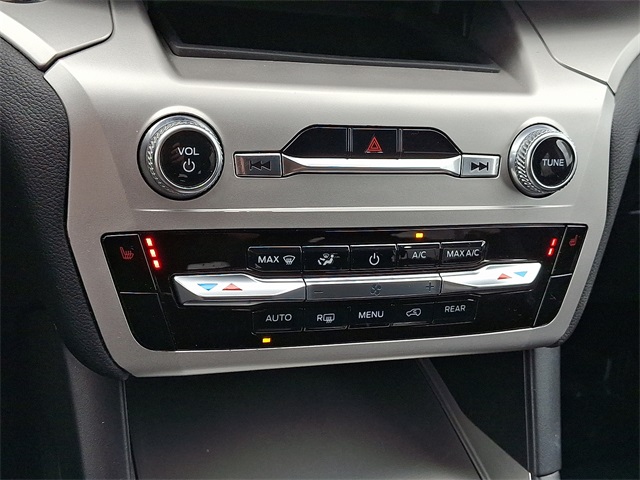 2022 Ford Explorer XLT photo 12