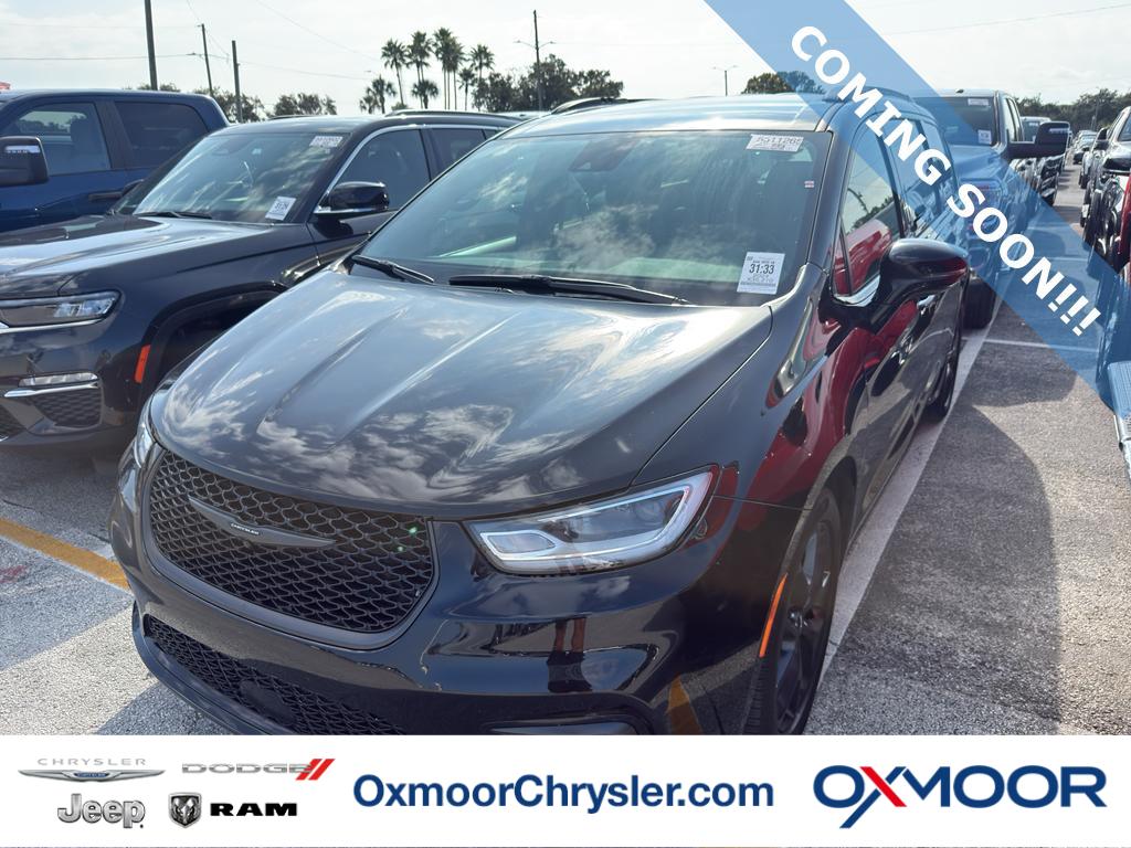 2024 Chrysler Pacifica Touring L's photo