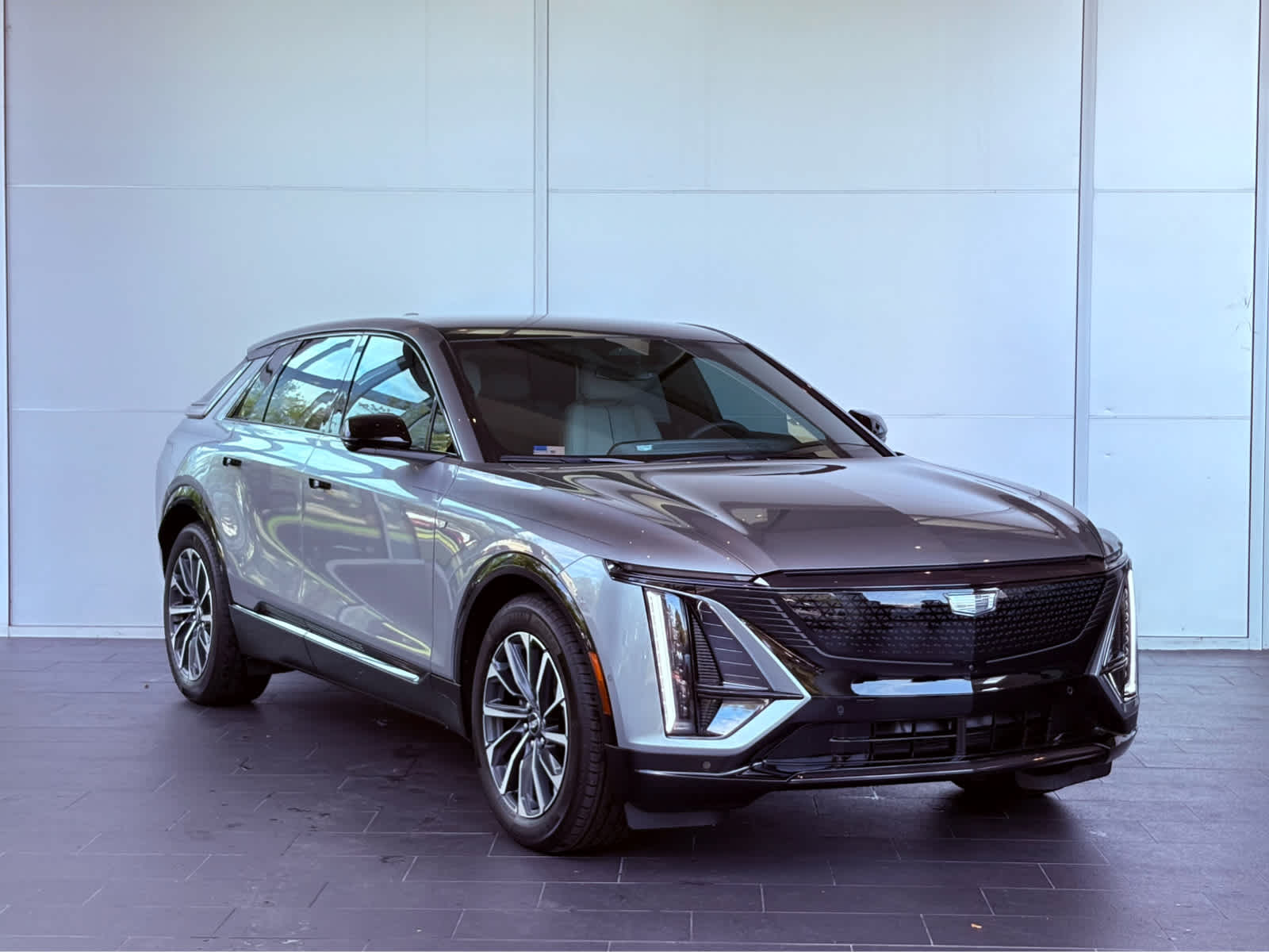 2025 Cadillac Lyriq Sport photo 2