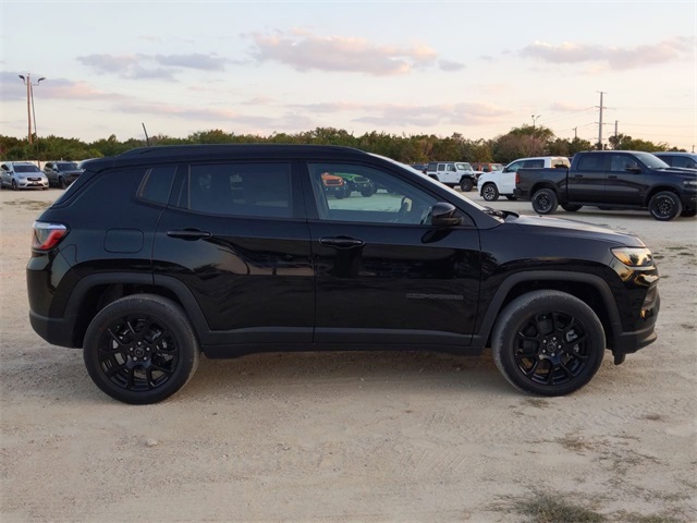 2026 Jeep Compass Latitude Altitude photo 8