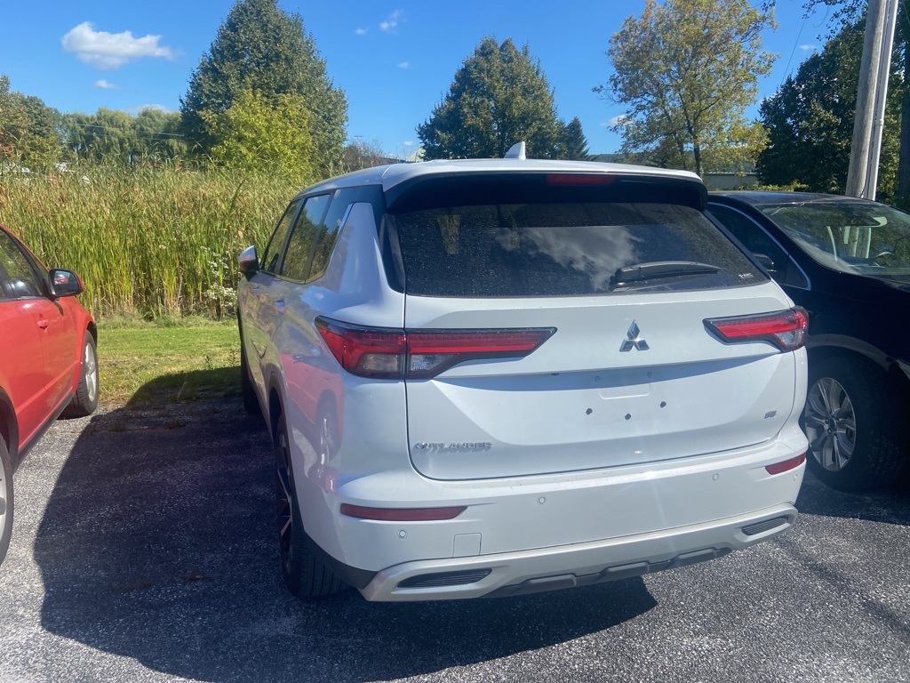 2024 Mitsubishi Outlander SE Ralliart photo 2