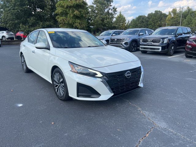 2023 Nissan Altima 2.5 SV photo 2