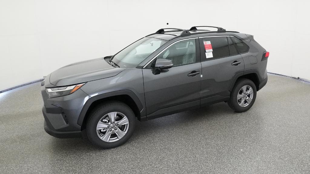 2025 Toyota RAV4 XLE photo 7