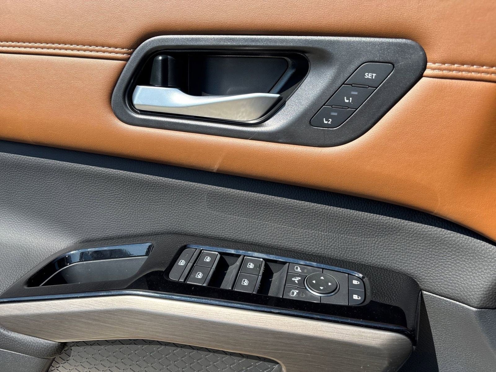 2025 Nissan Pathfinder Platinum photo 22