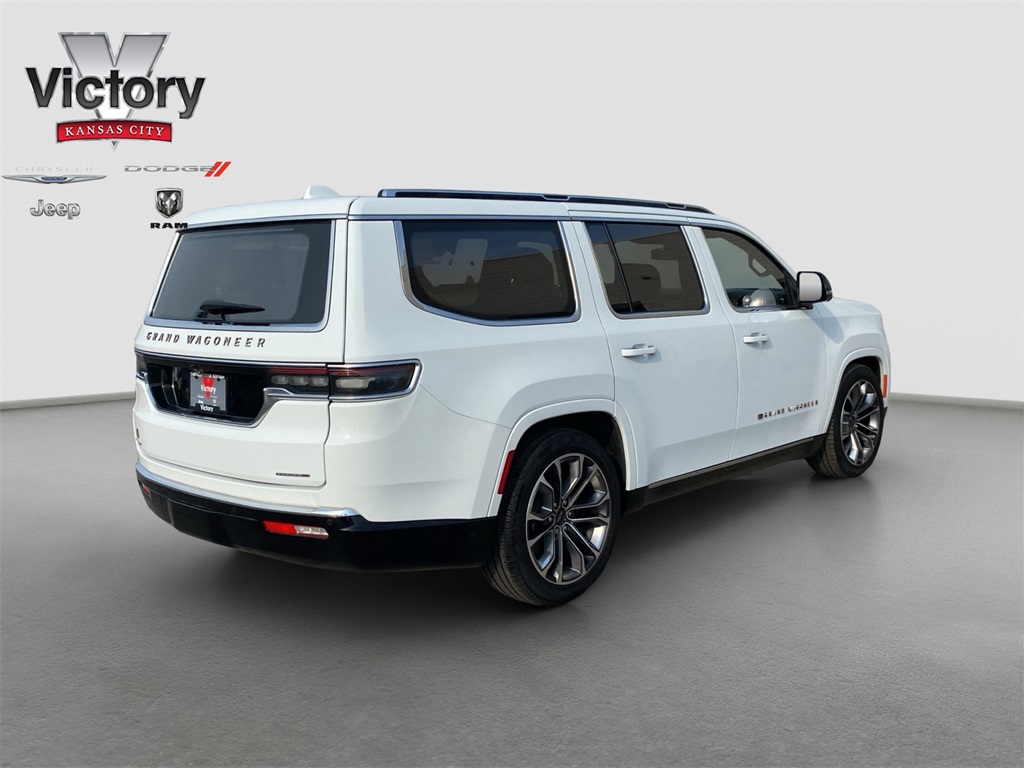2023 Jeep Grand Wagoneer III photo 5