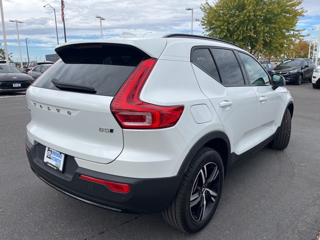 2023 Volvo XC40 Plus photo 4