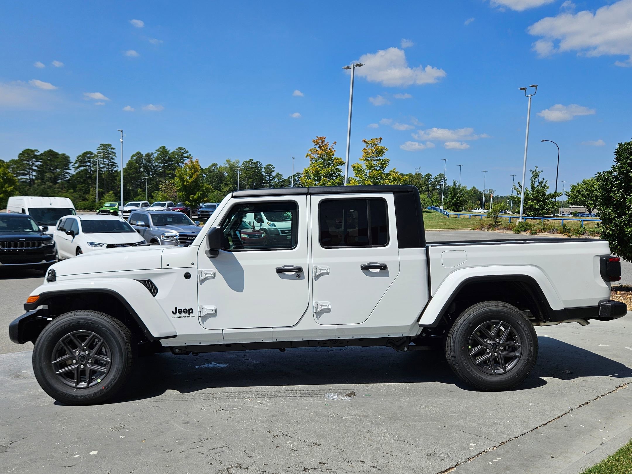 2025 Jeep Gladiator Sport S photo 4