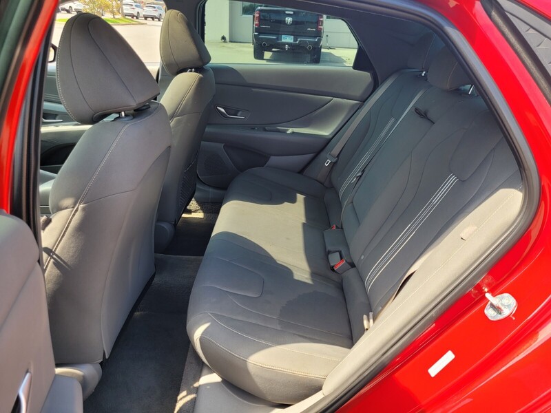 2024 Hyundai Elantra SEL photo 6
