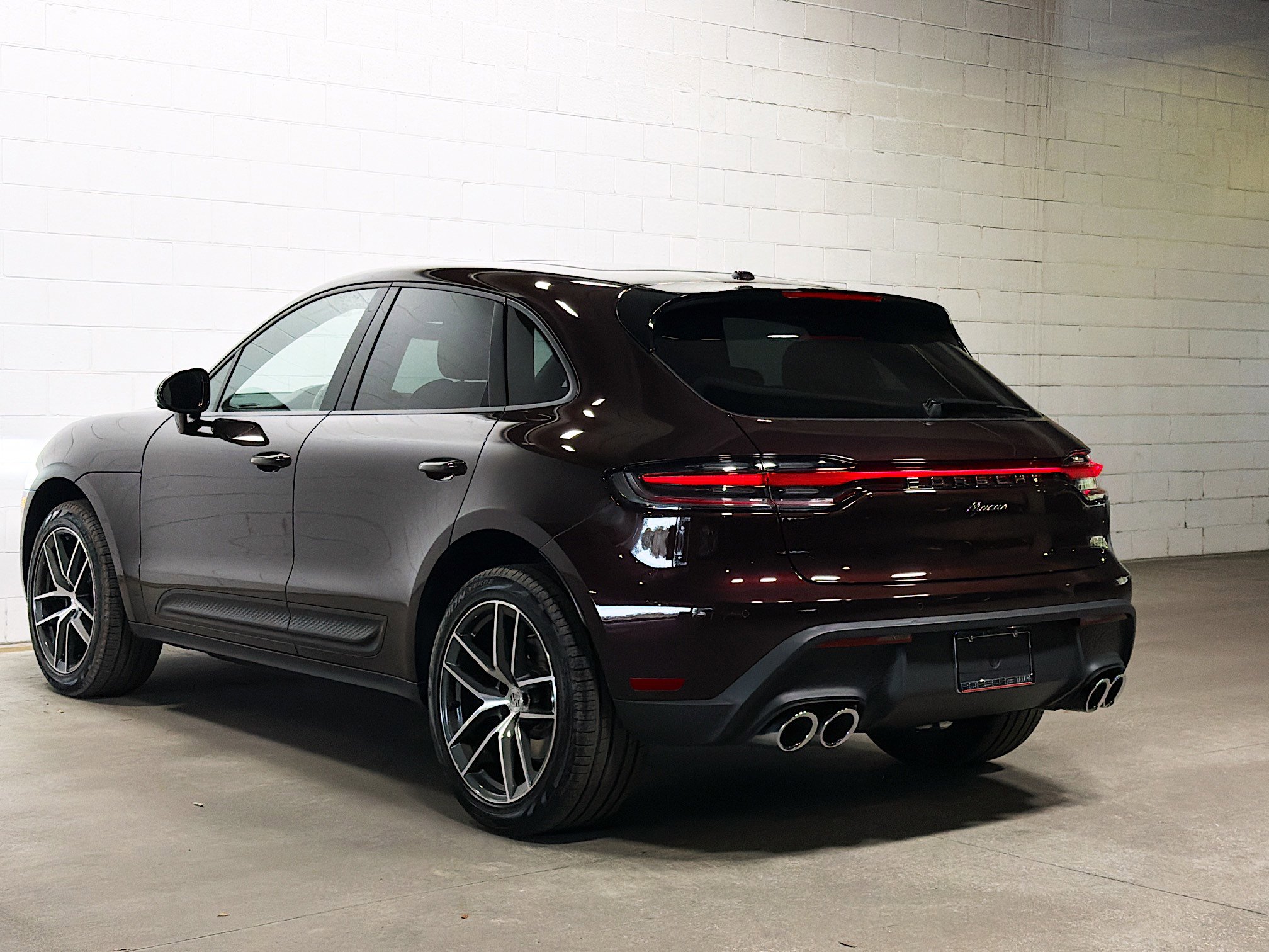 2025 Porsche Macan T photo 3