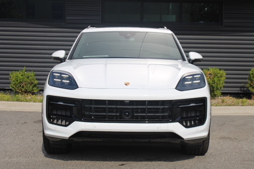 2025 Porsche Cayenne GTS photo 8