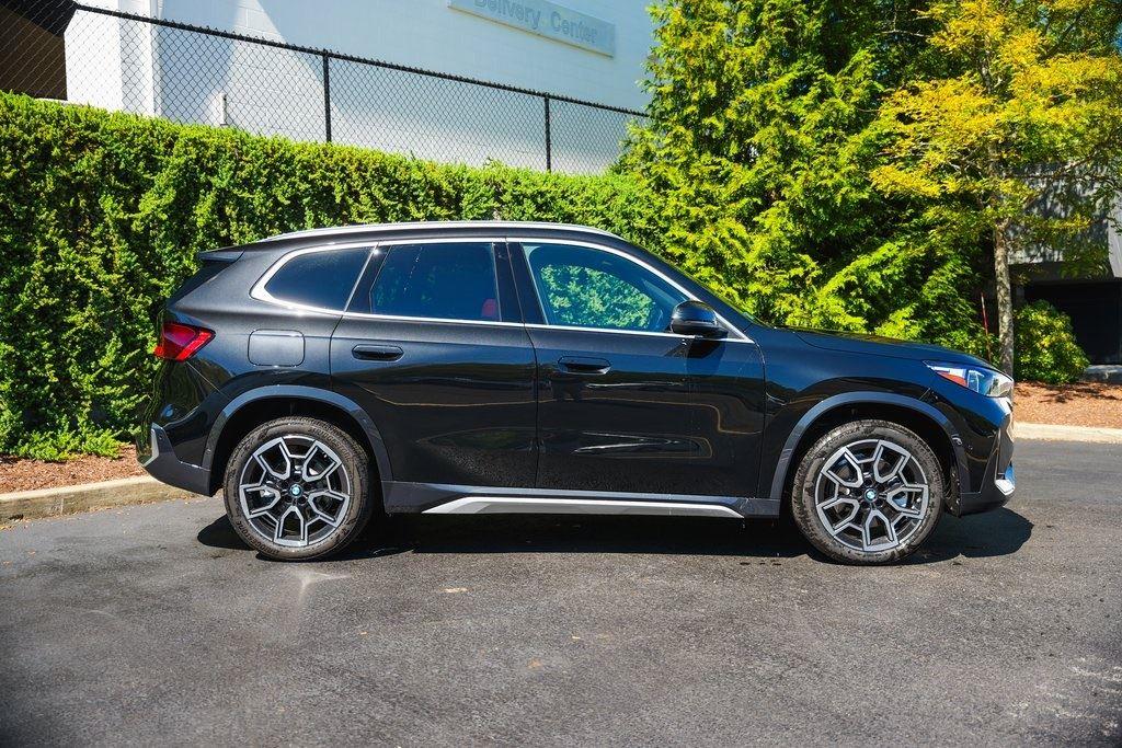 Used 2025 Black Sapphire Metallic BMW xDrive28i image 2