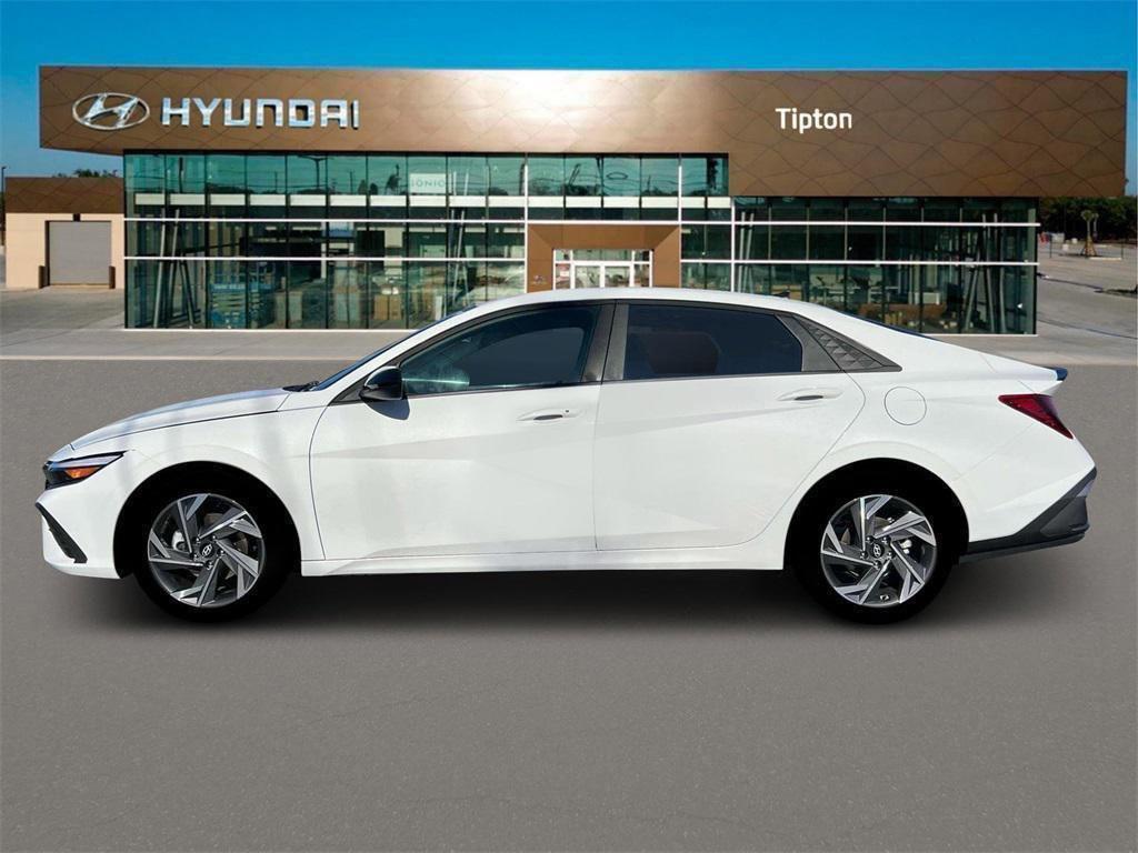 2025 Hyundai Elantra SEL Sport photo 3