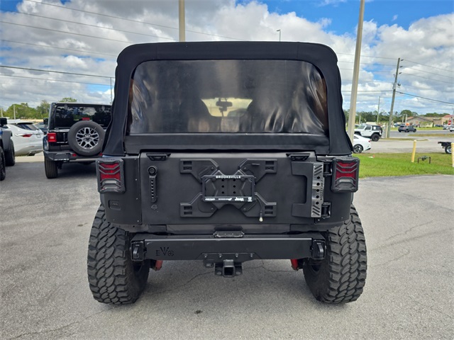 2017 Jeep Wrangler Unlimited Sahara photo 4