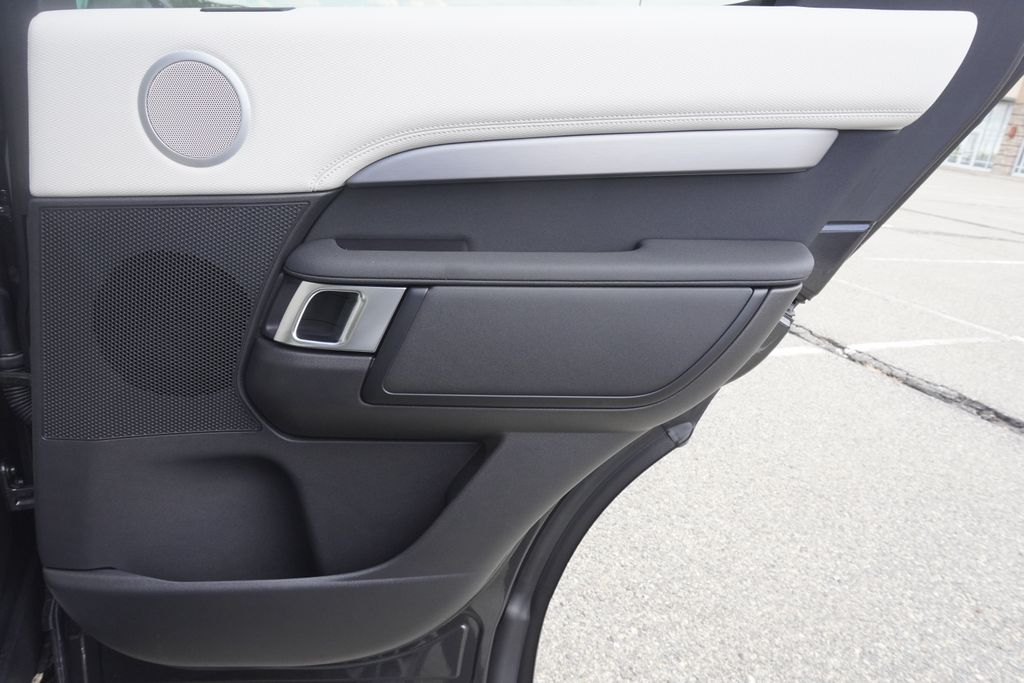 2025 Land Rover Discovery SE photo 23