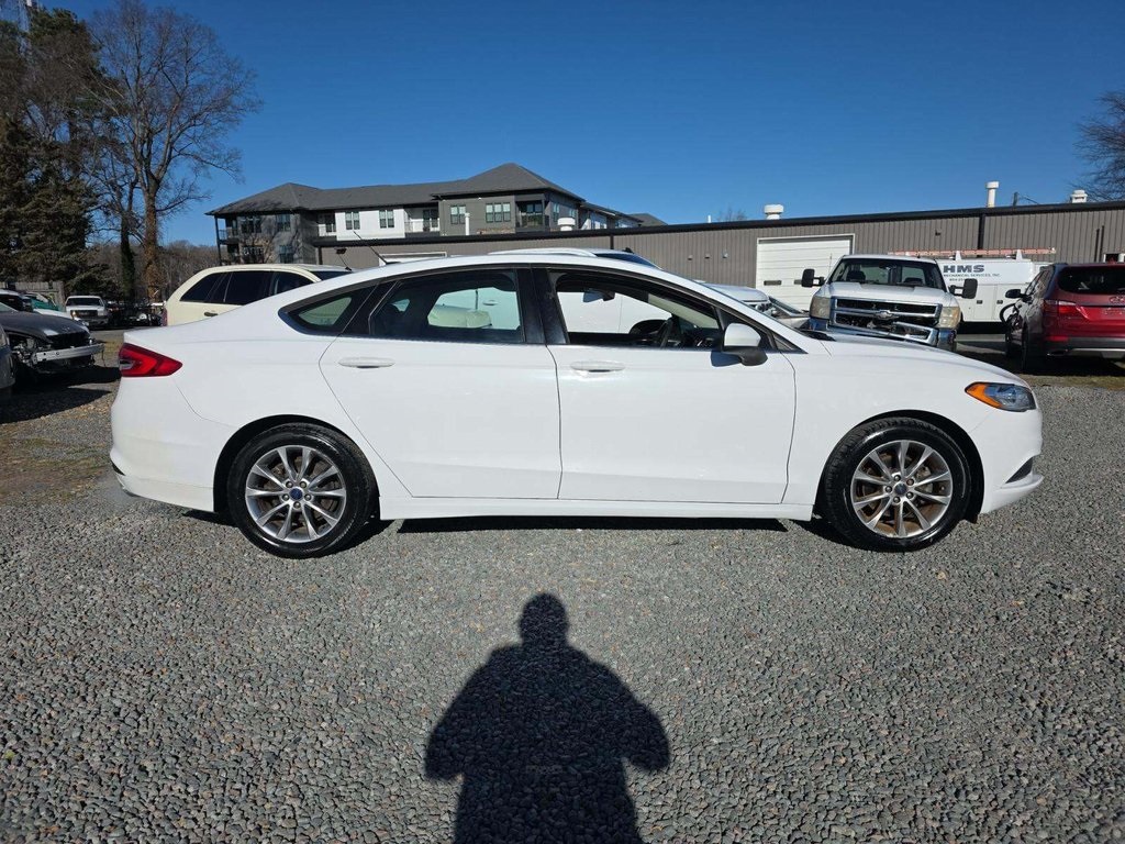 2017 Ford Fusion SE's photo