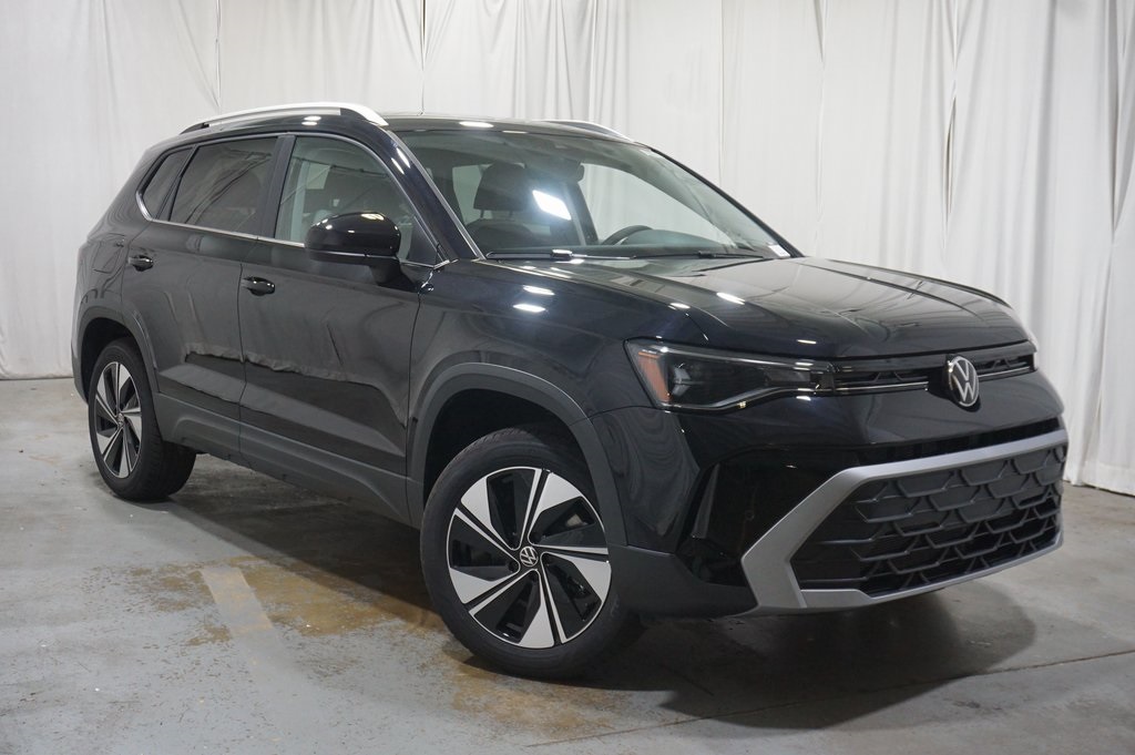 2025 Volkswagen Taos SE photo 3