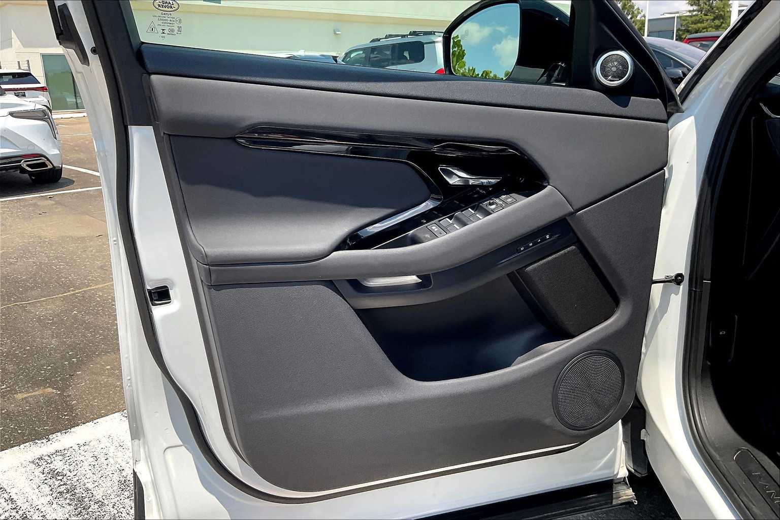 2024 Land Rover Range Rover Evoque S photo 18